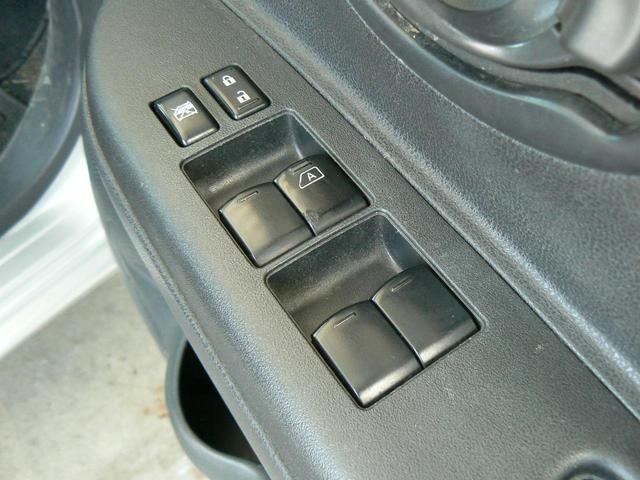 NISSAN MARCH 2011 Image 31