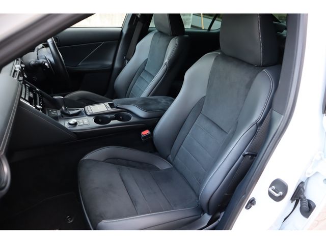 TOYOTA LEXUS IS350 2022 Image 31