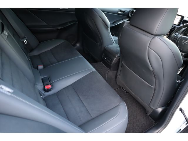 TOYOTA LEXUS IS350 2022 Image 31