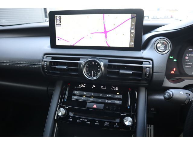 TOYOTA LEXUS IS350 2022 Image 31