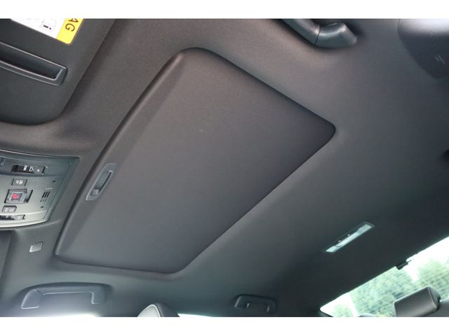 TOYOTA LEXUS IS350 2022 Image 31