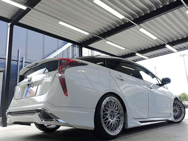 TOYOTA PRIUS 2017 Image 31