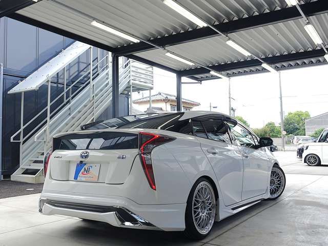 TOYOTA PRIUS 2017 Image 31