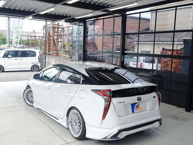 TOYOTA PRIUS 2017 Image 31