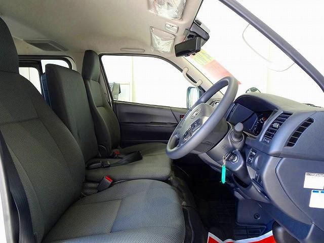 TOYOTA HIACE VAN 4WD 2025 Image 31