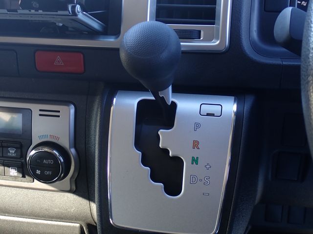 TOYOTA HIACE VAN 2WD 2020 Image 31