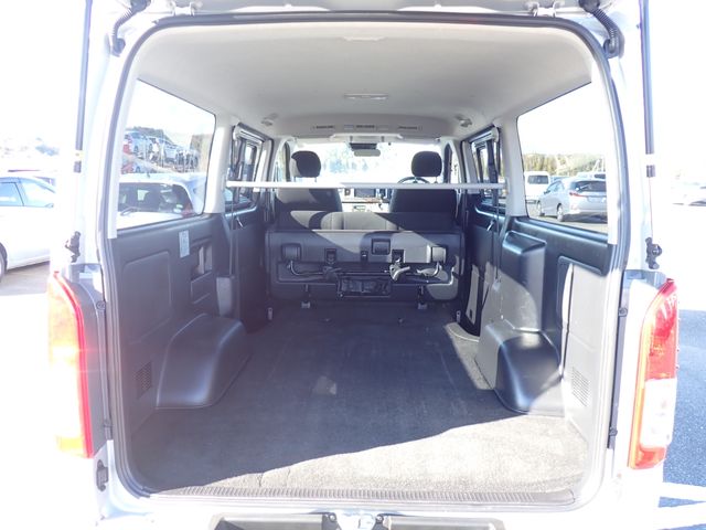 TOYOTA HIACE VAN 2WD 2020 Image 31