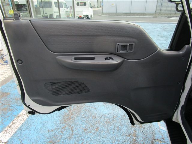 MAZDA BONGO TRUCK 1.15T 2W 2016 Image 31