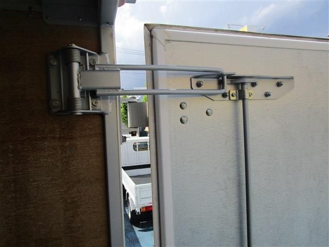 MAZDA BONGO TRUCK 1.15T 2W 2016 Image 31