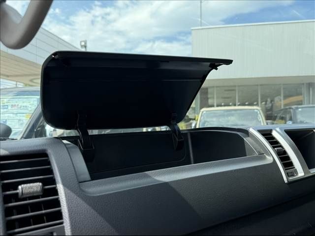 TOYOTA HIACE VAN 4WD 2019 Image 31