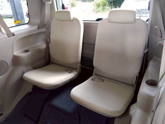 TOYOTA SIENTA 2009 Image 31