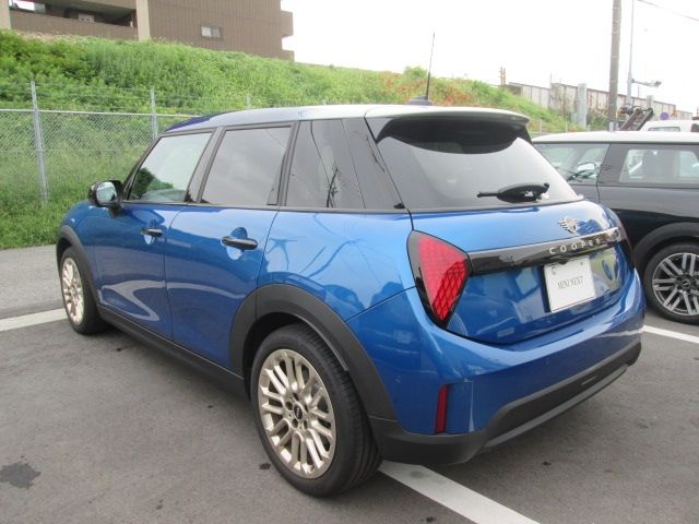 BMW MINI COOPER 5DOOR 2025 Image 31