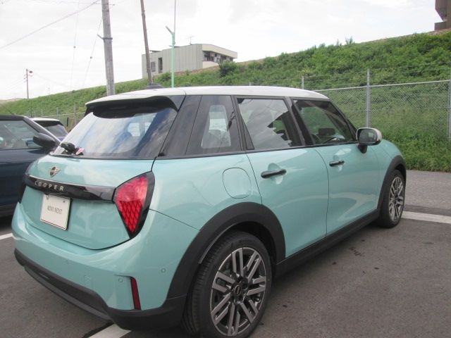 BMW MINI COOPER 5DOOR 2025 Image 31