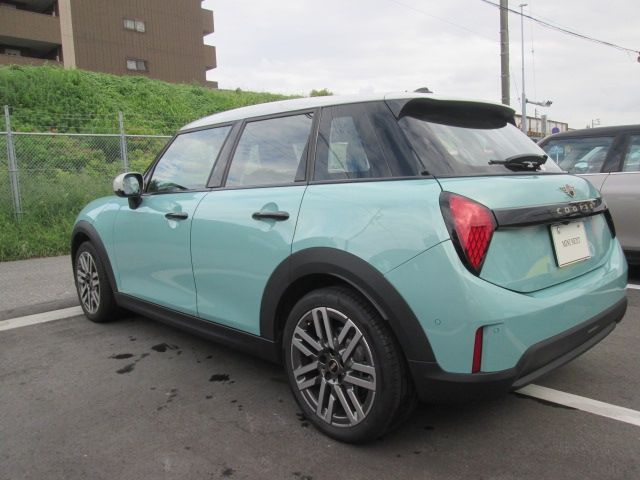 BMW MINI COOPER 5DOOR 2025 Image 31