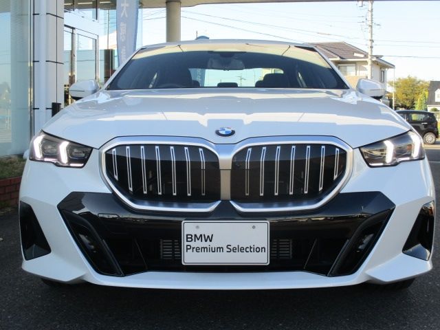 BMW 5SERIES SEDAN 2025 Image 31