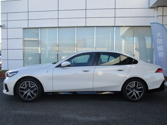 BMW 5SERIES SEDAN 2025 Image 31