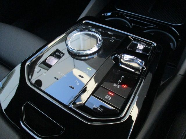 BMW 5SERIES SEDAN 2025 Image 31