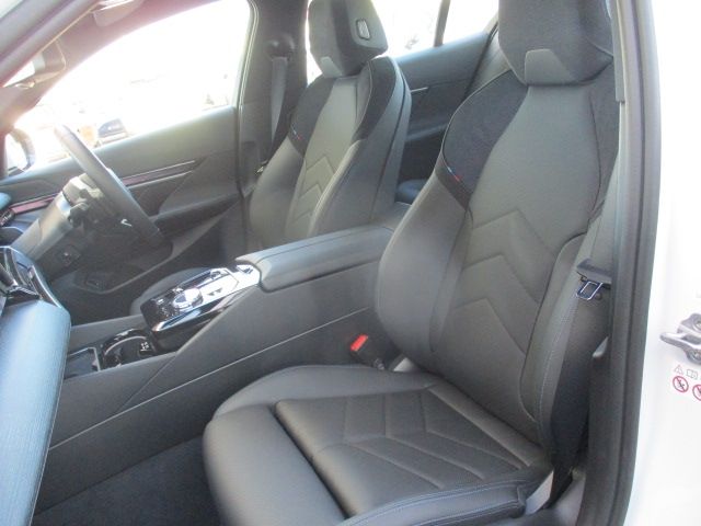 BMW 5SERIES SEDAN 2025 Image 31