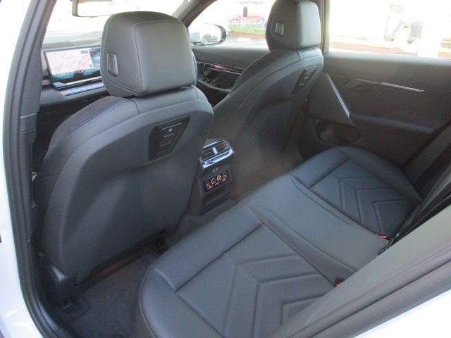 BMW 5SERIES SEDAN 2025 Image 31