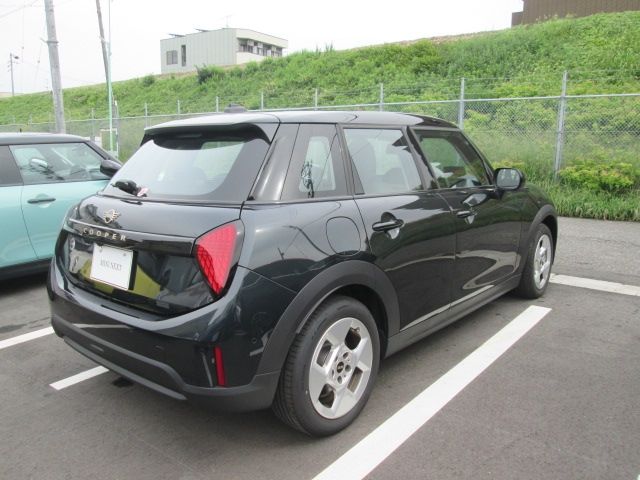 BMW MINI COOPER 5DOOR 2025 Image 31