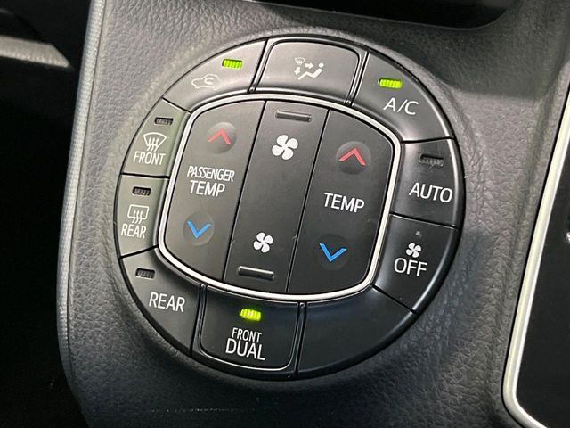 TOYOTA NOAH 2014 Image 31