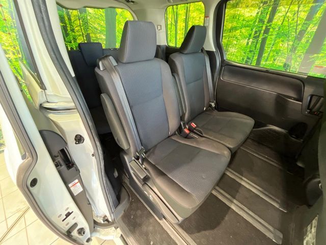 TOYOTA NOAH 2014 Image 31