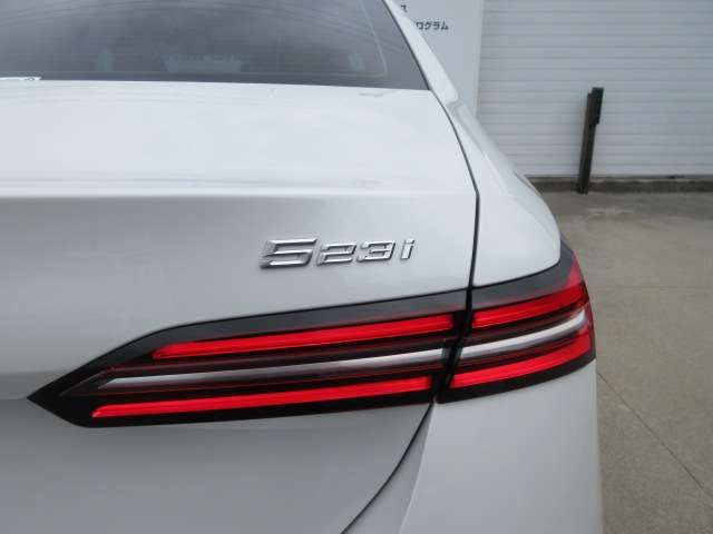 BMW 5SERIES SEDAN 2025 Image 31