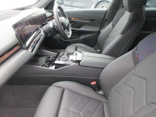 BMW 5SERIES SEDAN 2025 Image 31