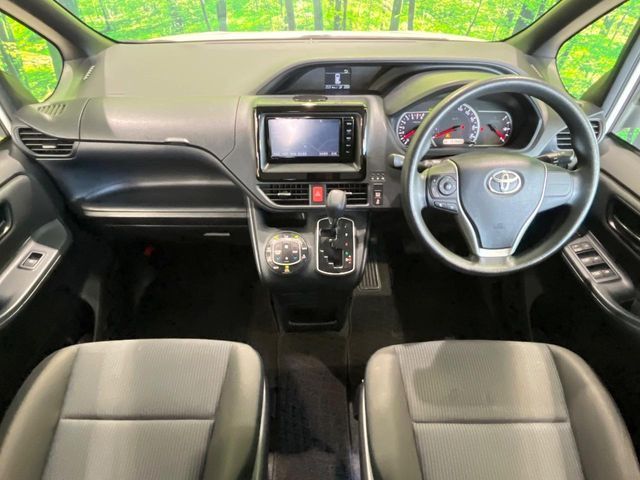 TOYOTA VOXY 2014 Image 31