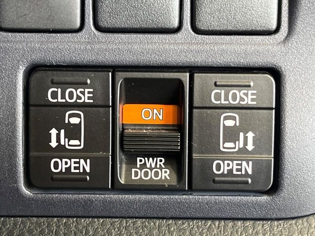 TOYOTA VOXY 2014 Image 31