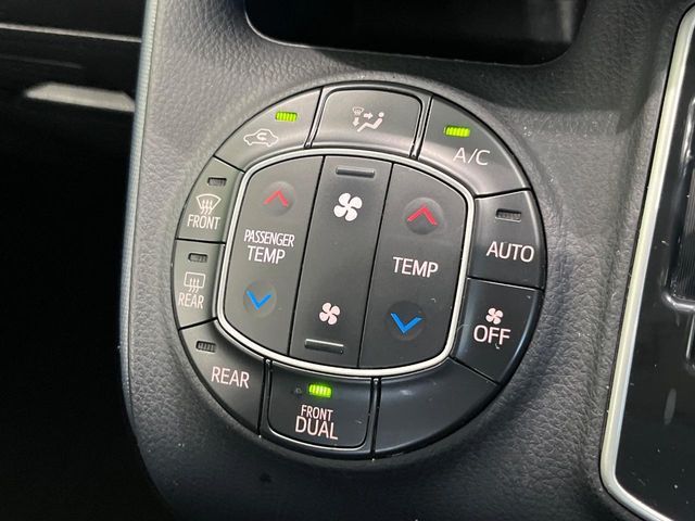 TOYOTA VOXY 2014 Image 31