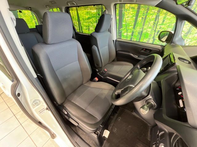 TOYOTA VOXY 2014 Image 31