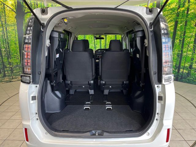 TOYOTA VOXY 2014 Image 31