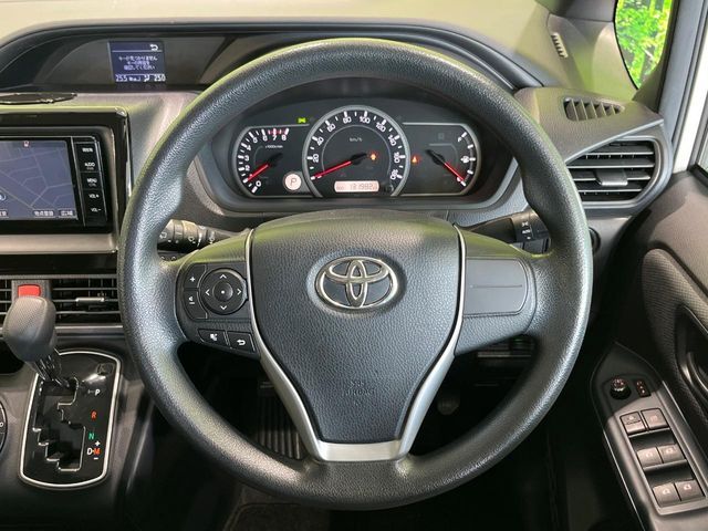 TOYOTA VOXY 2014 Image 31
