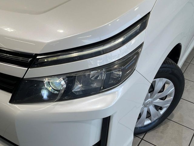 TOYOTA VOXY 2014 Image 31