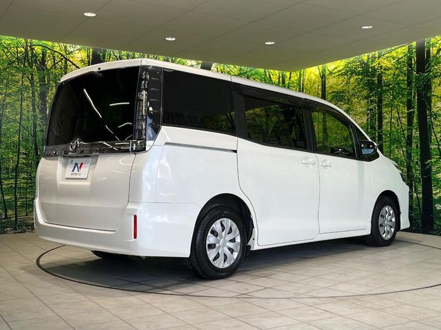 TOYOTA VOXY 2014 Image 31