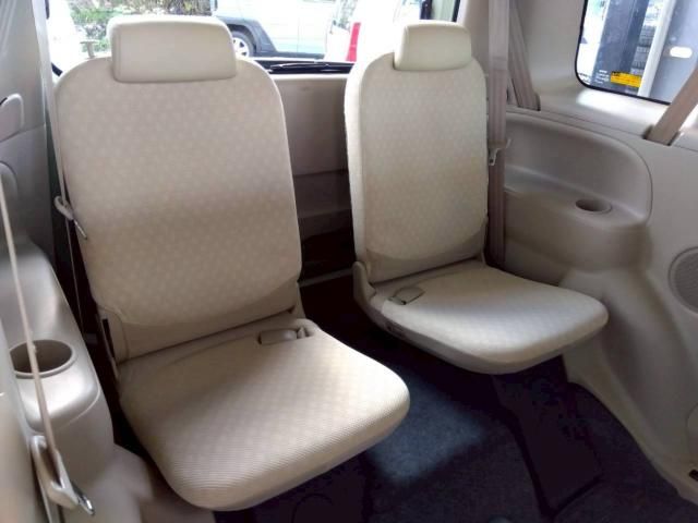 TOYOTA SIENTA 2009 Image 31