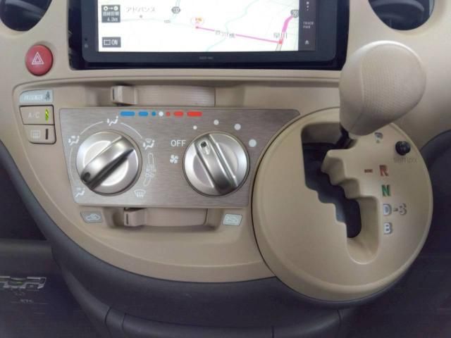 TOYOTA SIENTA 2009 Image 31