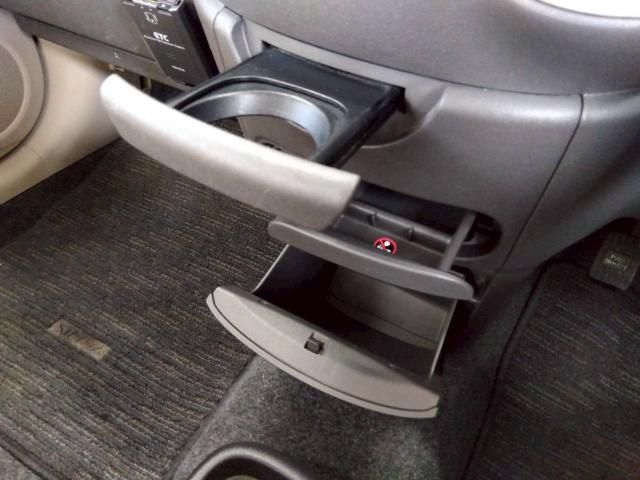 TOYOTA SIENTA 2009 Image 31