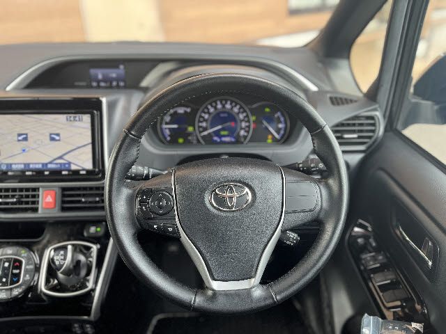 TOYOTA VOXY HYBRID 2021 Image 31