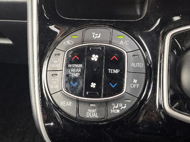 TOYOTA VOXY HYBRID 2021 Image 31