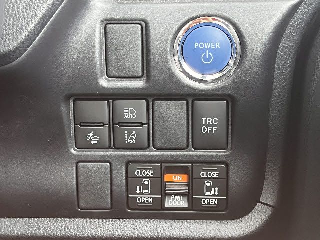 TOYOTA VOXY HYBRID 2021 Image 31