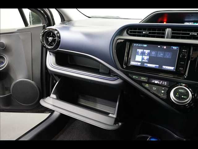 TOYOTA AQUA 2015 Image 31