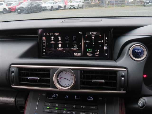 TOYOTA LEXUS RC300H 2018 Image 31