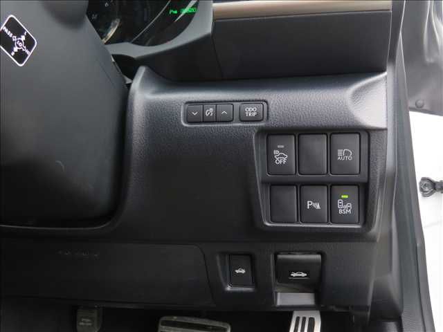 TOYOTA LEXUS RC300H 2018 Image 31