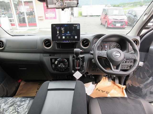 NISSAN CARAVAN VAN 4WD 2025 Image 31