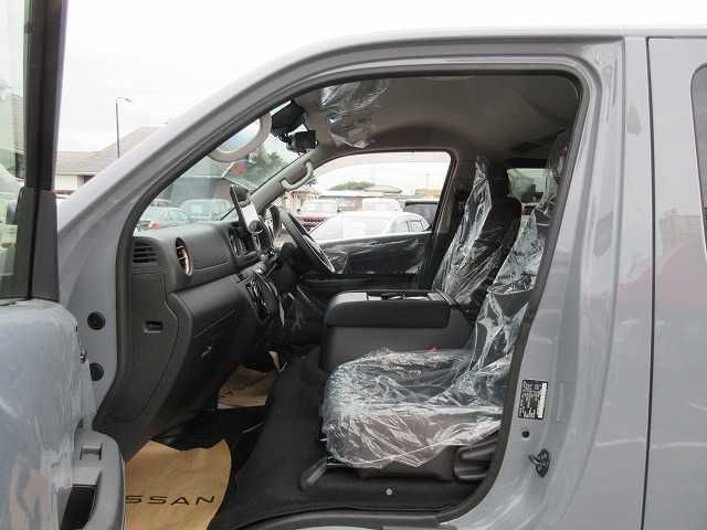 NISSAN CARAVAN VAN 4WD 2025 Image 31