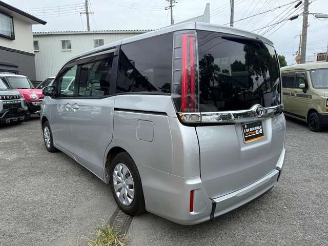 TOYOTA NOAH 2018 Image 31