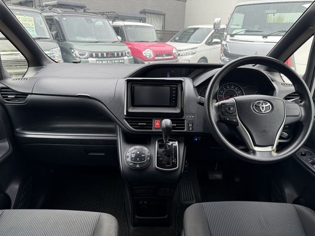 TOYOTA NOAH 2018 Image 31