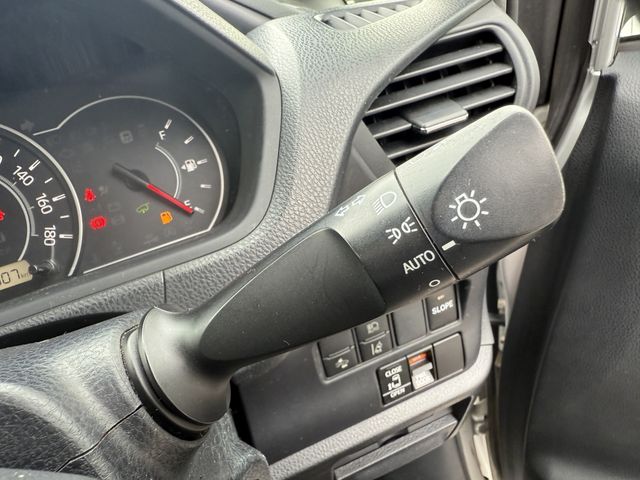 TOYOTA NOAH 2018 Image 31